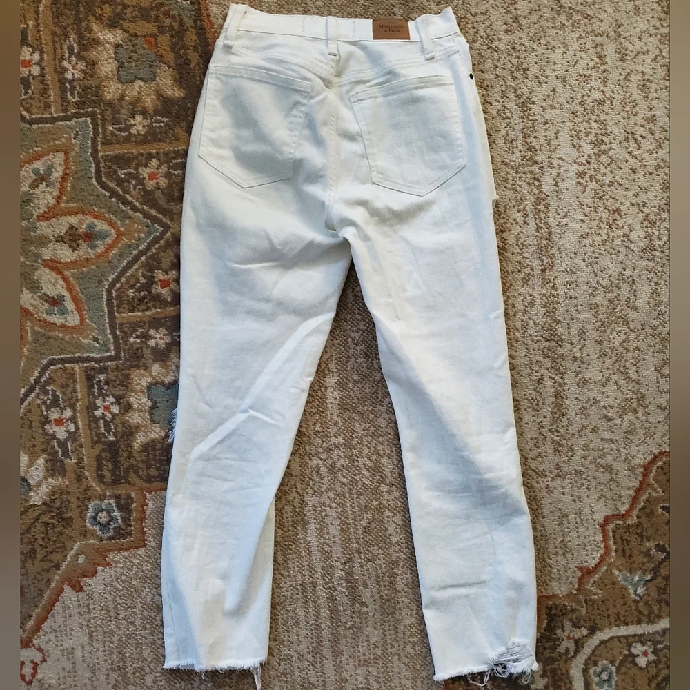 ABERCROMBIE & FITCH Ripped Raw Hem High Rise Mom Jeans 2R